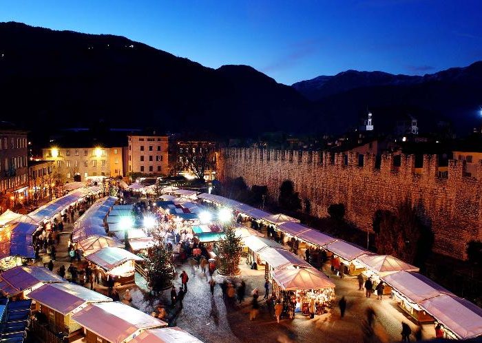 La magia del Natale vive nei tanti mercatini del Vecchio Continente