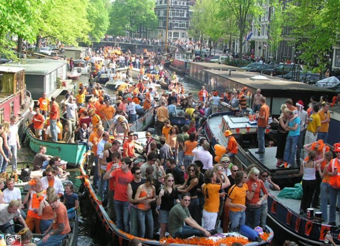La festa della Regina: quando Amsterdam si tinge di arancione