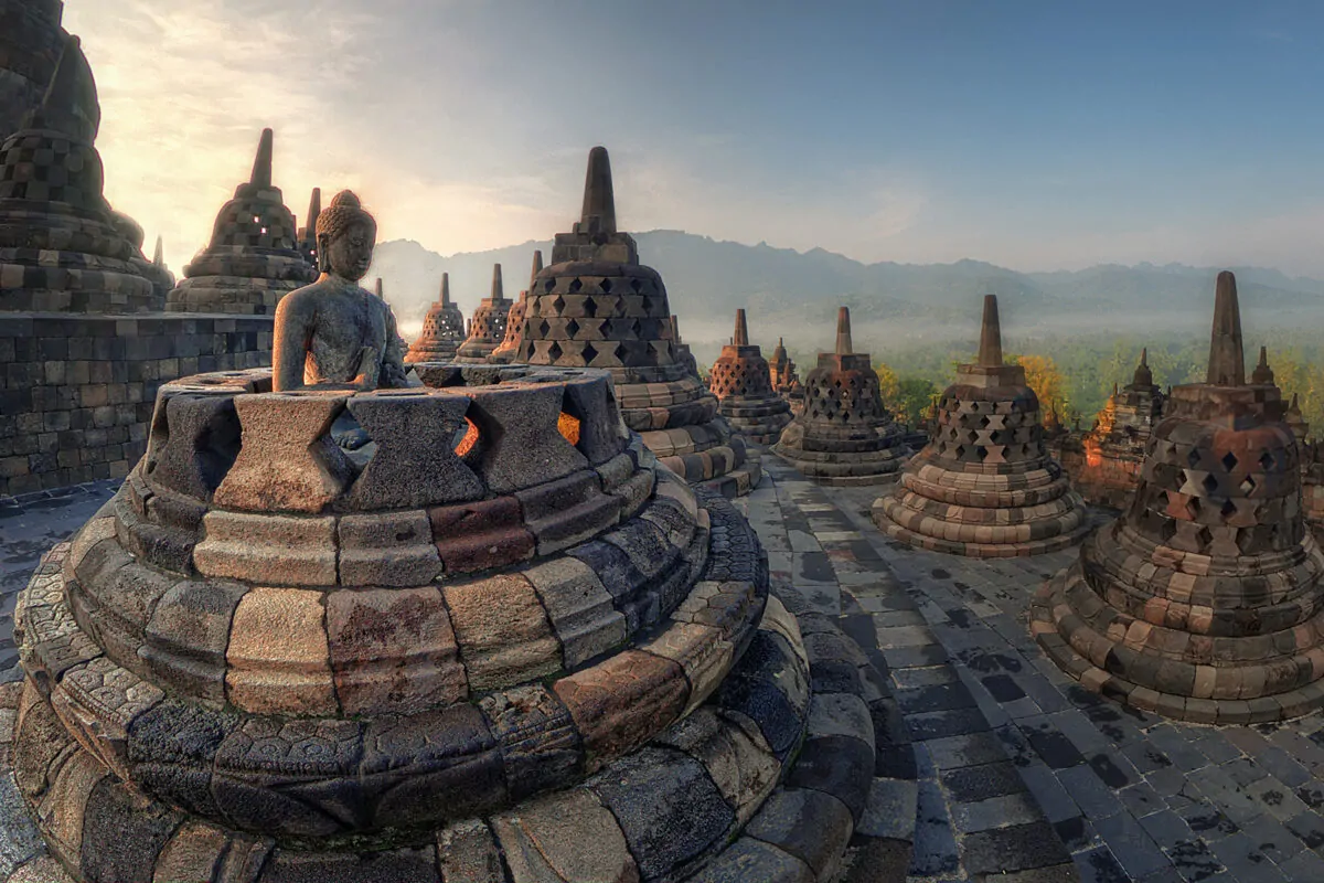 Un viaggio in Indonesia: Storia, Tradizioni e Paesaggi meravigliosi.